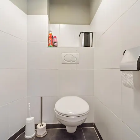 Modern Escape With Garden, Cleaning Included *